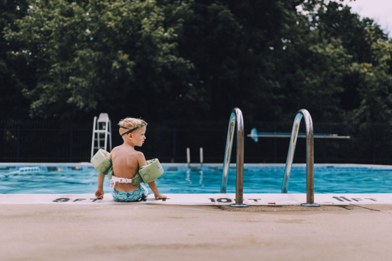 Безопасность бассейна: обязательные меры защиты детей, животных и предотвращение несчастных случаев